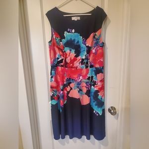 Beautiful, Floral, Kasper, Knee-Length, Dress with Cap Sleeves. Size 16